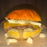 La tuya burger con patatas dippers