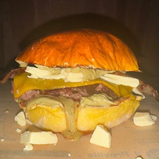 La tuya 200 Burger con patatas dippers