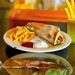 Makloub Triple Avec Cannette Et Frites