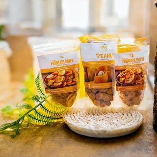 Ripe plantain Chips & Peanuts