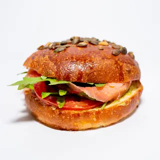 Brioche Salmón Y Guacamole