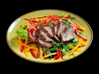 Салат Бостон з телятиною (240g)