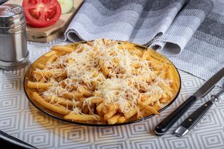 Sajtos sültkrumpli/Cartofi prăjiți cu cașcaval