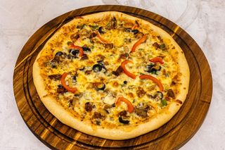 Pizza casei Nea Marin cu jumari si praz