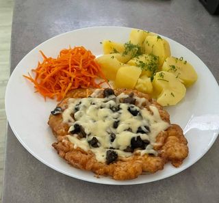 Otbiwnaja z pieczarkami i serem