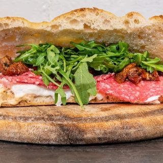 Schiacciata salame toscano, crema di pecorino, salsa della nonna