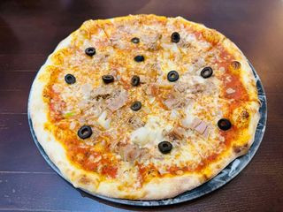 Pizza Tonno mala  + Coca-Cola 250 ml