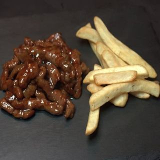 Ternera con patatas fritas