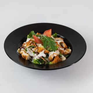 Salata s piletinom u sezamu