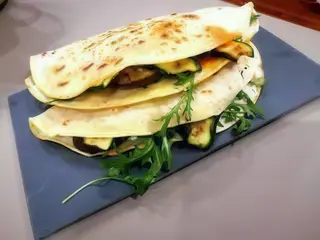 Piadina vegetariana con contorno
