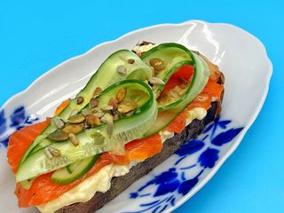 Бутерброд з слабосоленим лососем (150g)