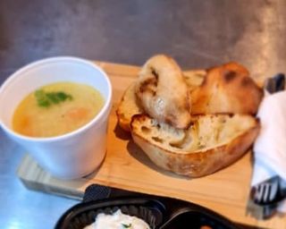 Domaća pileća supa sa rezancima