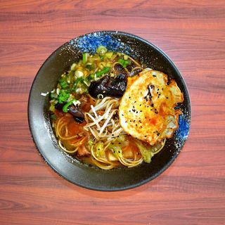 Ramen De Huevo Y Tomate