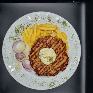 Pljeskavica sa lukom na kajmaku 350 gr