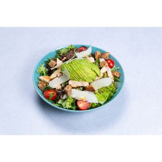 Avokado piletina salata