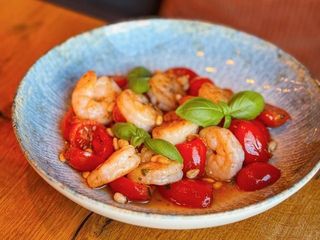 Krewetki z pomidorkami w białym winie (340g)