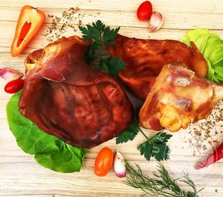 Uszy wieprzowe wędzone na zimno 700-800gr