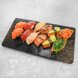A11. Nigiri misto/ 10 Peças