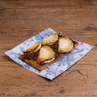 Coca de Queso de Cabra y Cebolla Caramelizada
