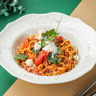 Спагетті з моцарелою та томатами (410 г)