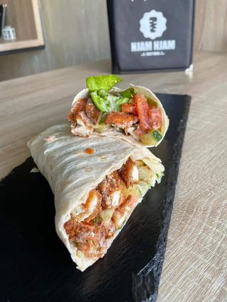 Combo kuće -tortilla pileća pohovana + pomfrit + palačinak + Coca-Cola