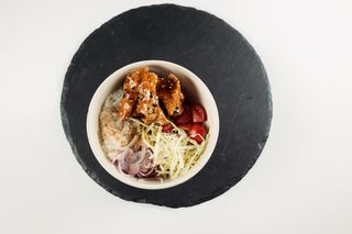 Pui crocant în stil chinezesc cu orez