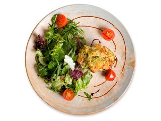 Авокадо запечене 
з креветками та лососем