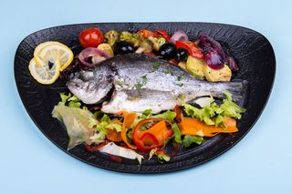 Doradă regala la cuptor cu legume asortate - specialitate