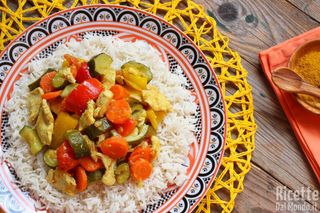 Pollo e verdure miste al curry