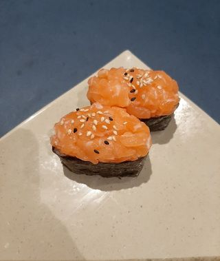 Gunkan Salmón (2 Piezas)