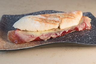 Panini De Jamón Serrano Y Queso