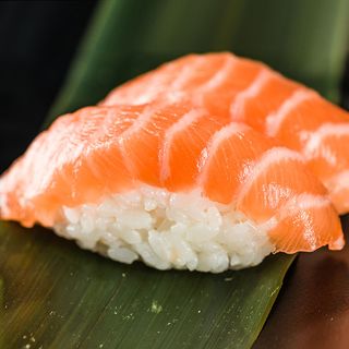 Nigiri salmone - 2 pezzi