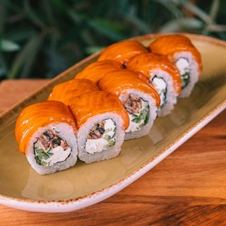 Roll Philadelphia sa karamel teriyaki i jegulјom