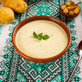 Supă ardeleneasca cremă de cartofi cu trufe și mentă