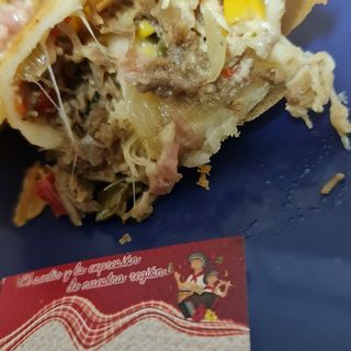 empanada pollo queso gouda y baicon