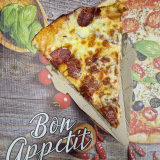 Пица на парче с луканка