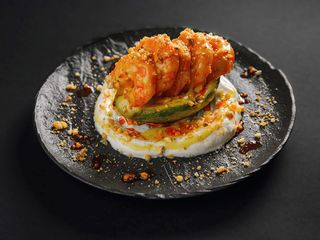 АВОКАДО ГРИЛЬ З КРЕВЕТКОЮ ТА ГРЕЦЬКИМ СОУСОМ (270g)