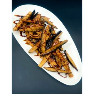 Bastones de berenjena en ración