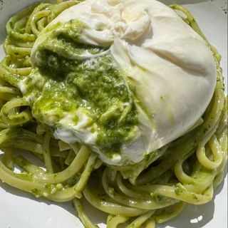 tagliatelle al pesto y burrata