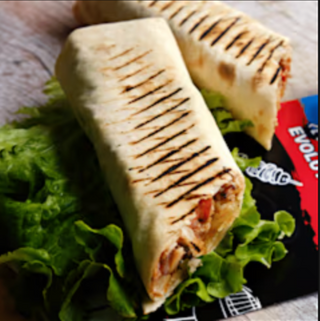 Грил сандвич с пилешко месо (550г)