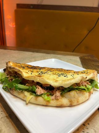 Pizza sendvič tuna posno