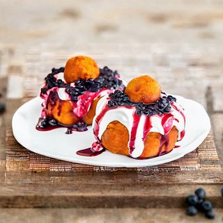 Papanasi cu dulceata si smantana