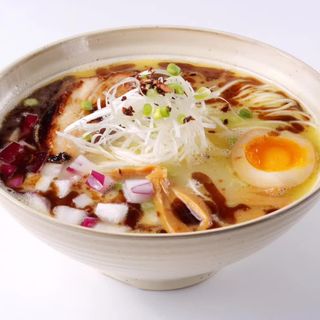 77A.黑蒜油拉面(RAMEN TONKOTSU DE CERDO AL ACEITE AJO NEGRO)