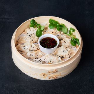 Chińskie pierożki z kurczakiem i warzywami 10szt