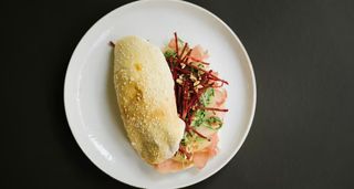 Sendvič sa kruškom i svinjskom pečenicom