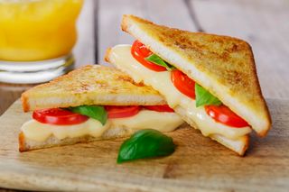 Sanduíche de Queijo e Tomate