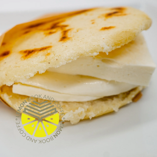 Arepa Con Queso fresco de mano