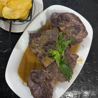 Bochechas de Porco Preto em Vinho Tinto