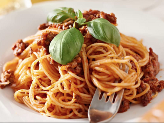 Pasta clásica a la boloñesa y queso