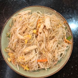 32b.Massa de Arroz Com Galinha